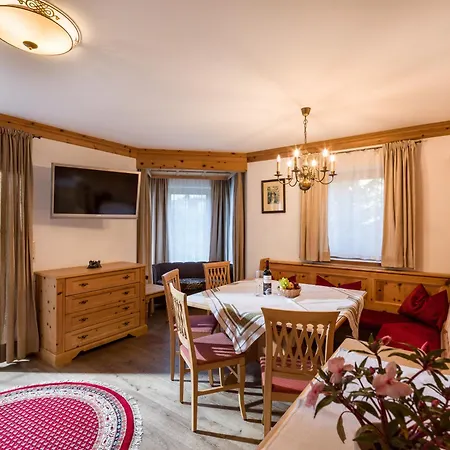 S'dorfl Chalets Шале Майрхофен